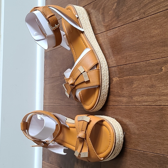 COPY - Bandolino sandals 9.5 - Picture 4 of 9